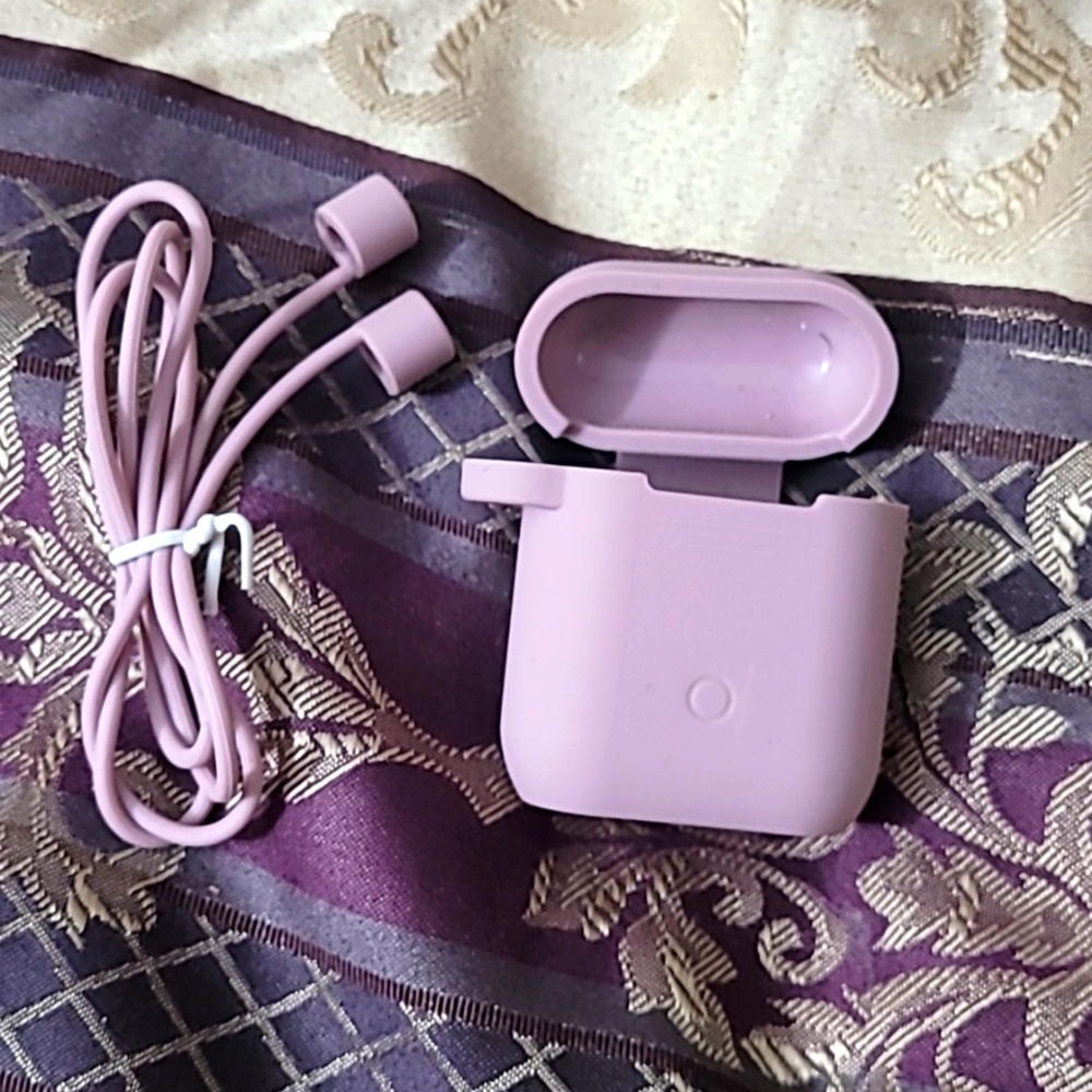 Lilac Silicone Airpod case & earphone anti-lost rope